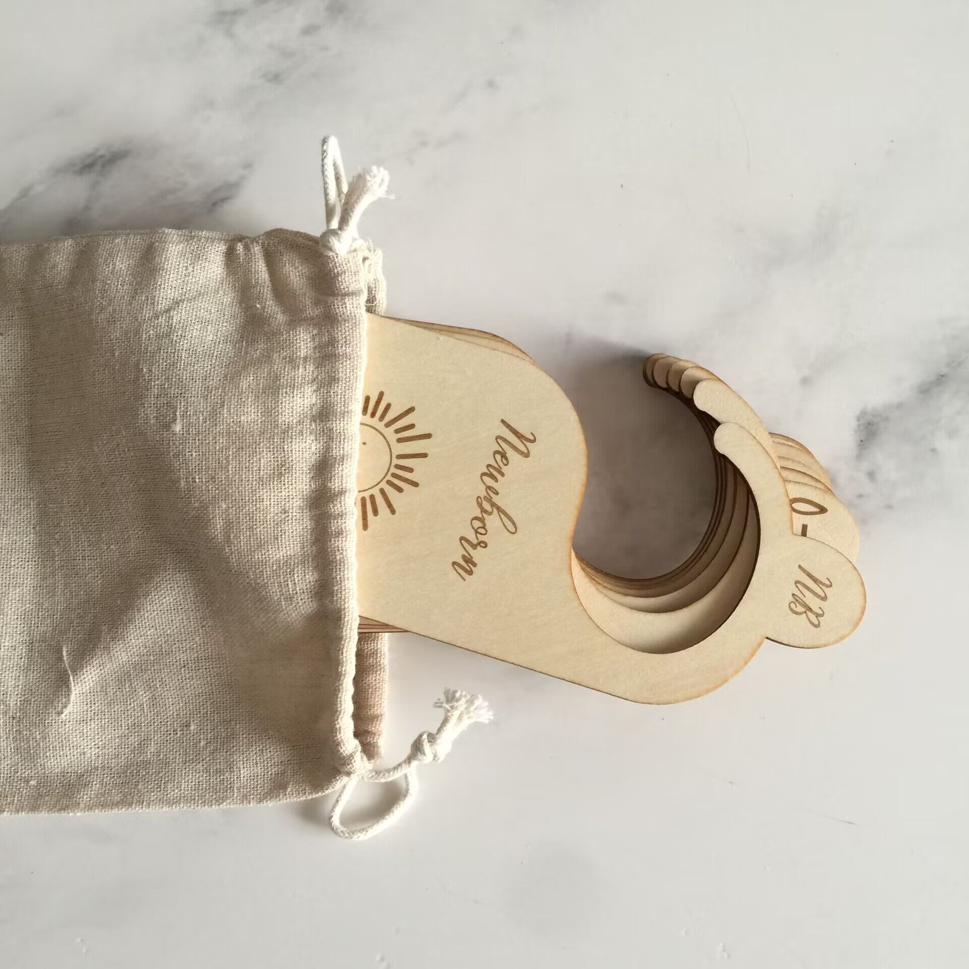 Drewniane przegródki do szafy  – Baby Clothing Hanger Dividers recenzja i cena